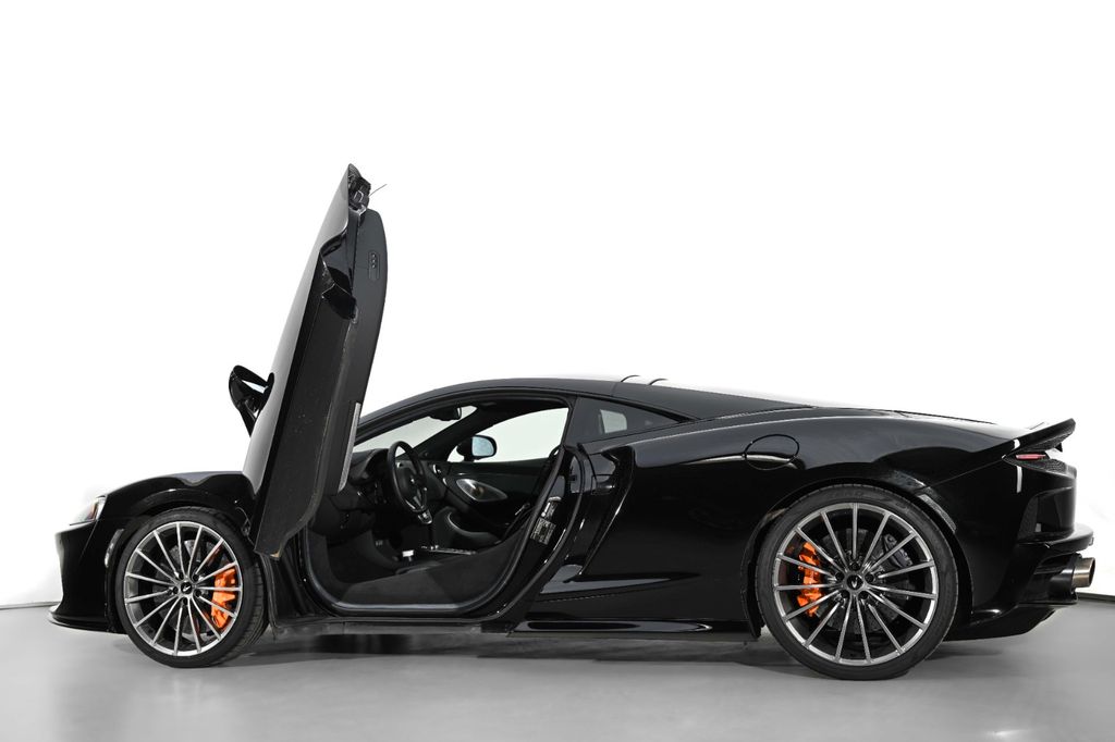 McLaren GT 2024
