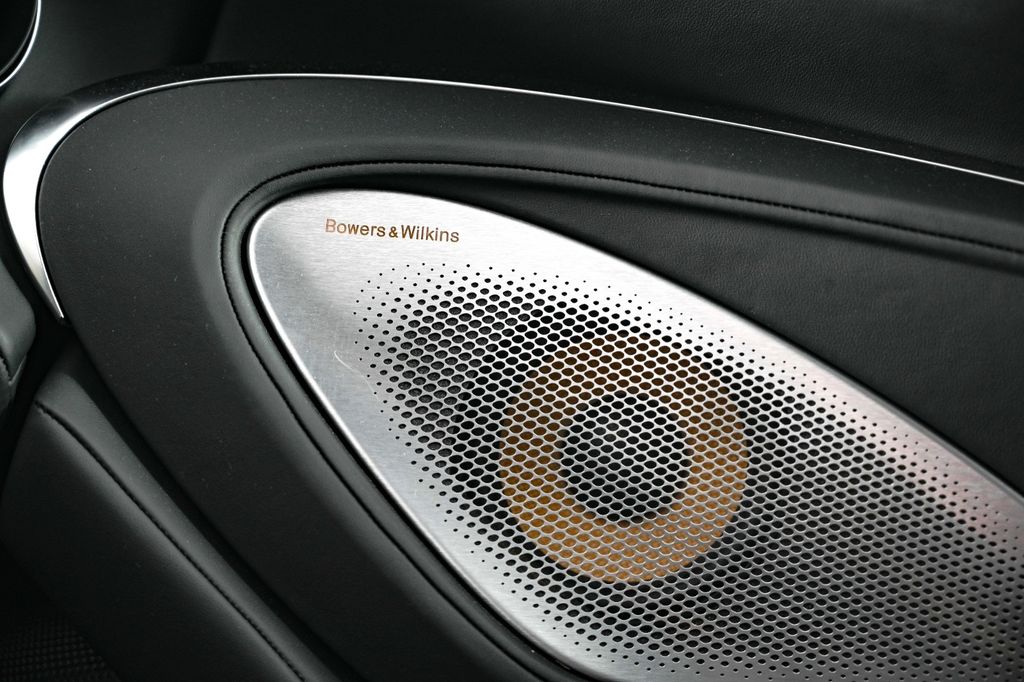 McLaren GT 2024