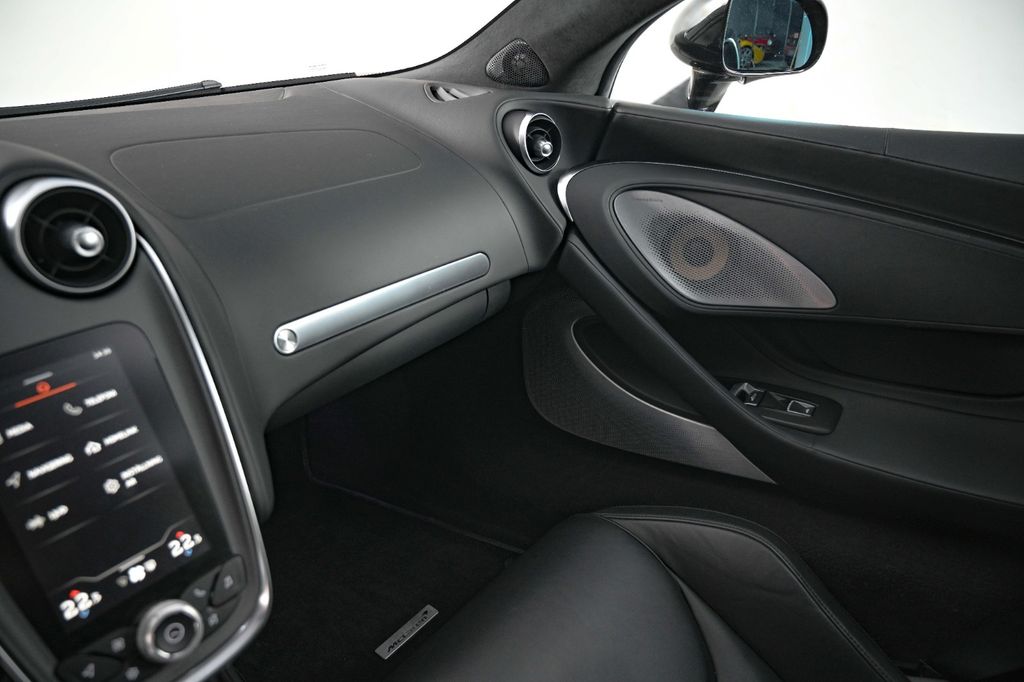 McLaren GT 2024