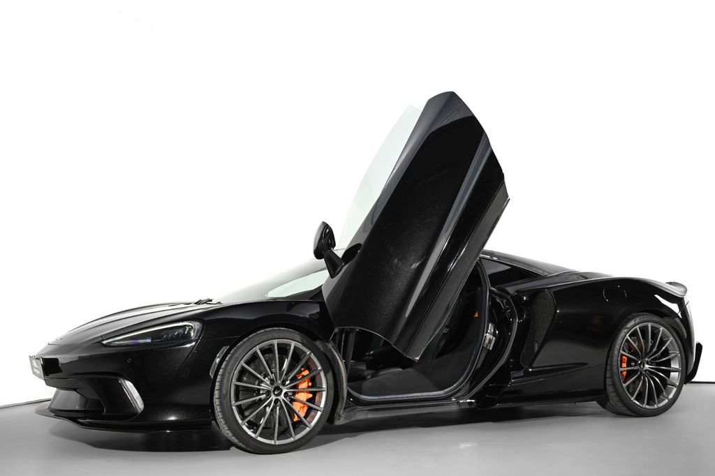 McLaren GT 2024
