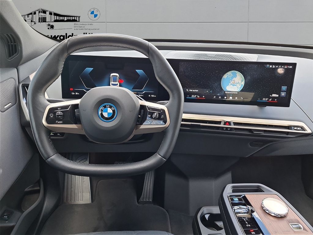 BMW iX 2023