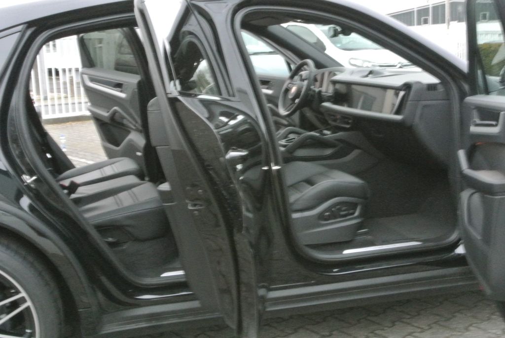 Porsche Cayenne 2025