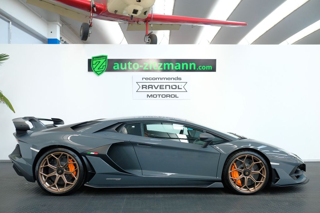 Lamborghini Aventador 2020