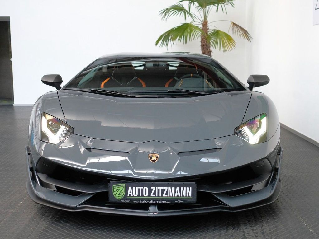 Lamborghini Aventador 2020