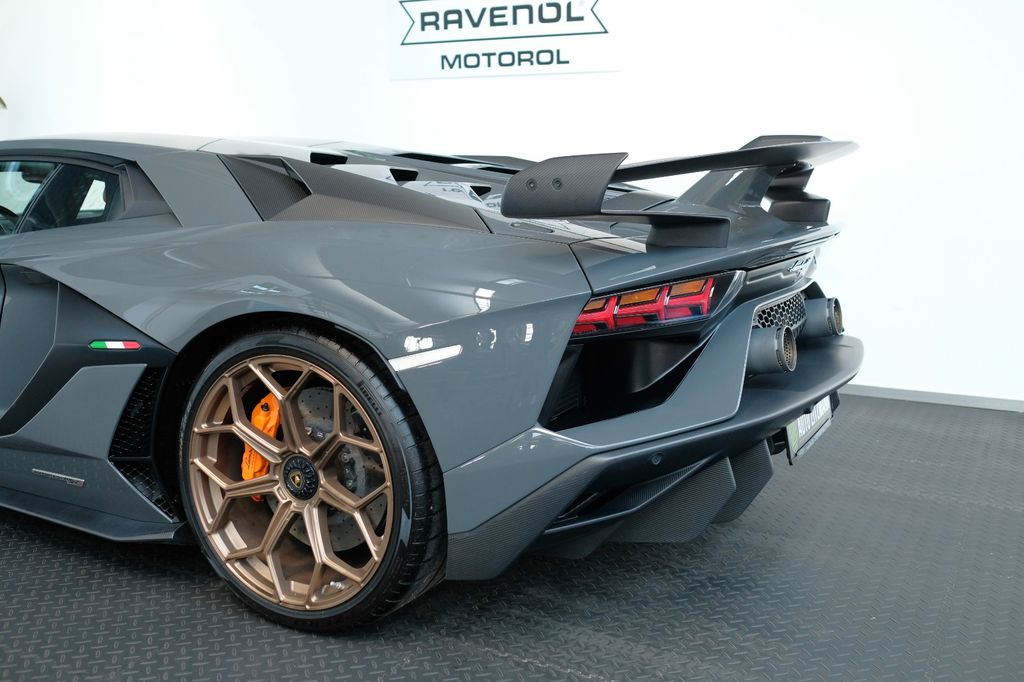 Lamborghini Aventador 2020