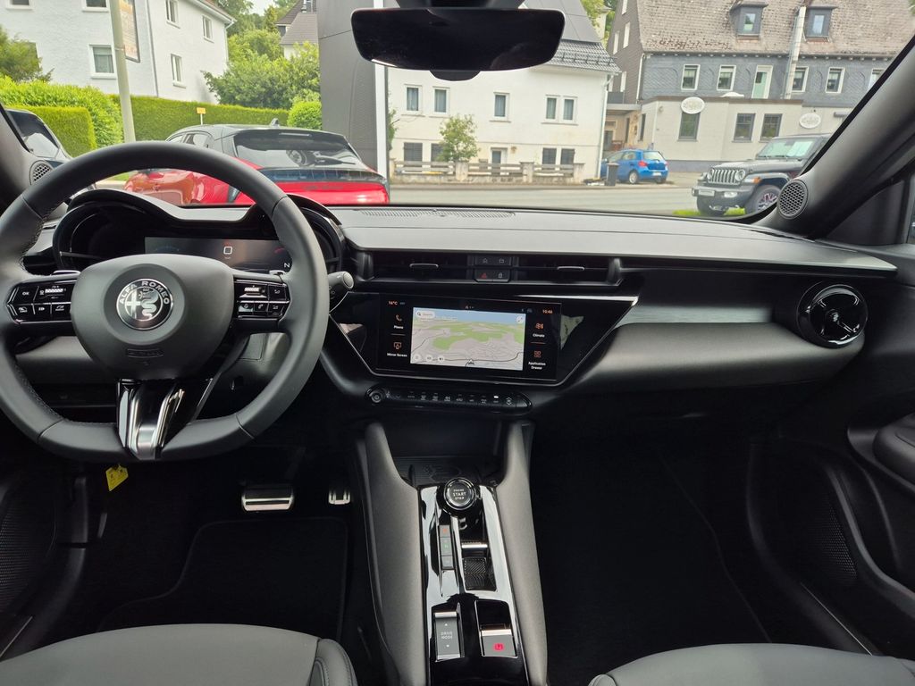 Alfa Romeo Junior 2025