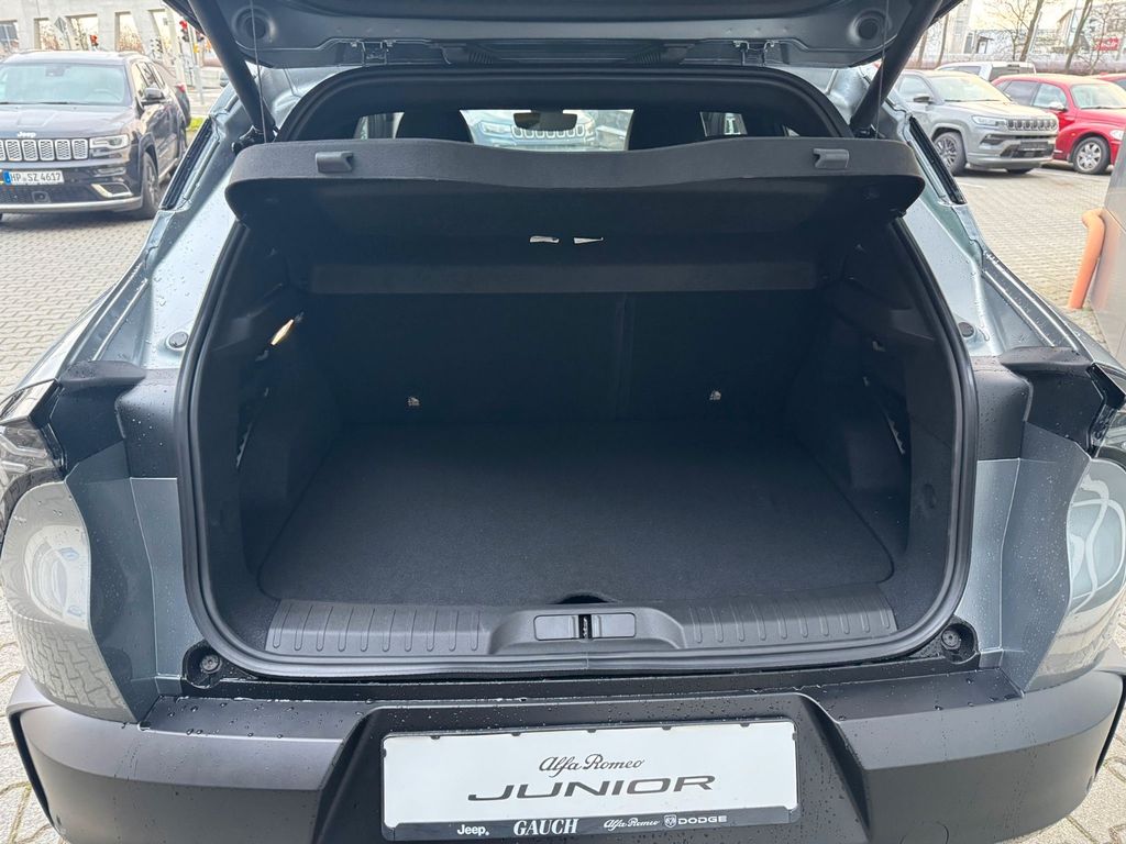 Alfa Romeo Junior 2025