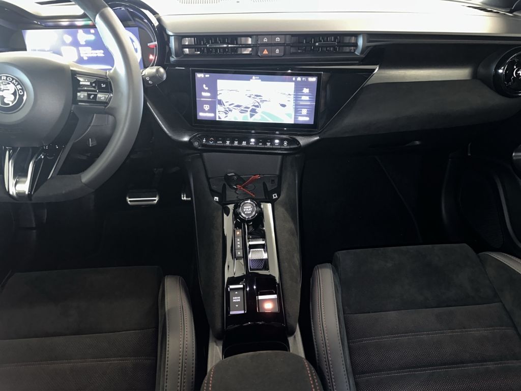 Alfa Romeo Junior 2025