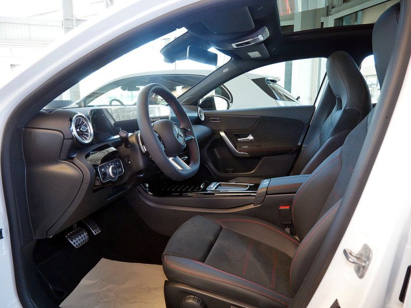 Mercedes-Benz A 200 2025