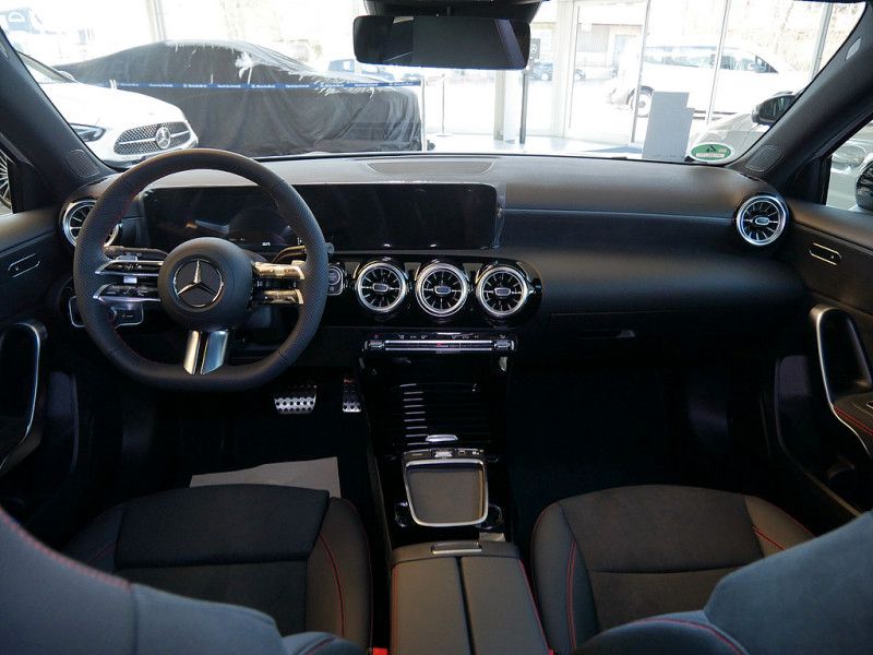 Mercedes-Benz A 200 2025