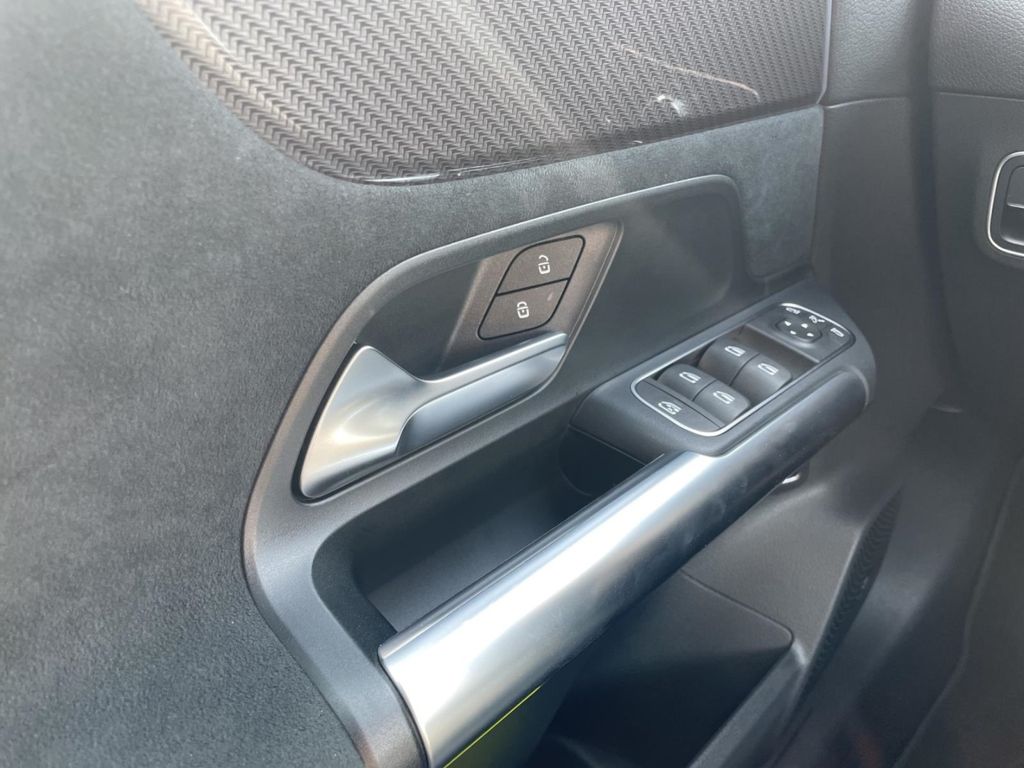 Mercedes-Benz B 180 2024