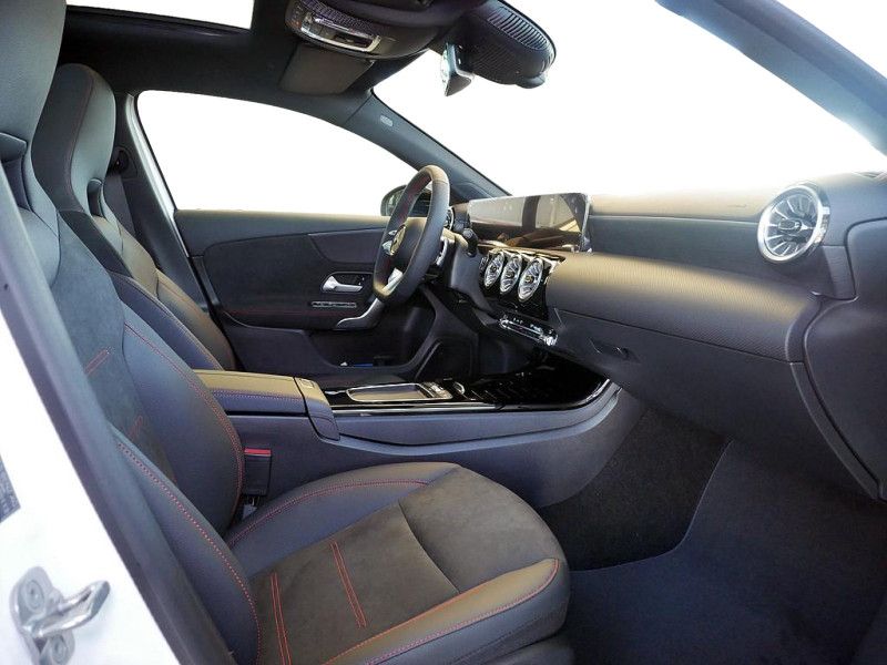 Mercedes-Benz A 200 2025