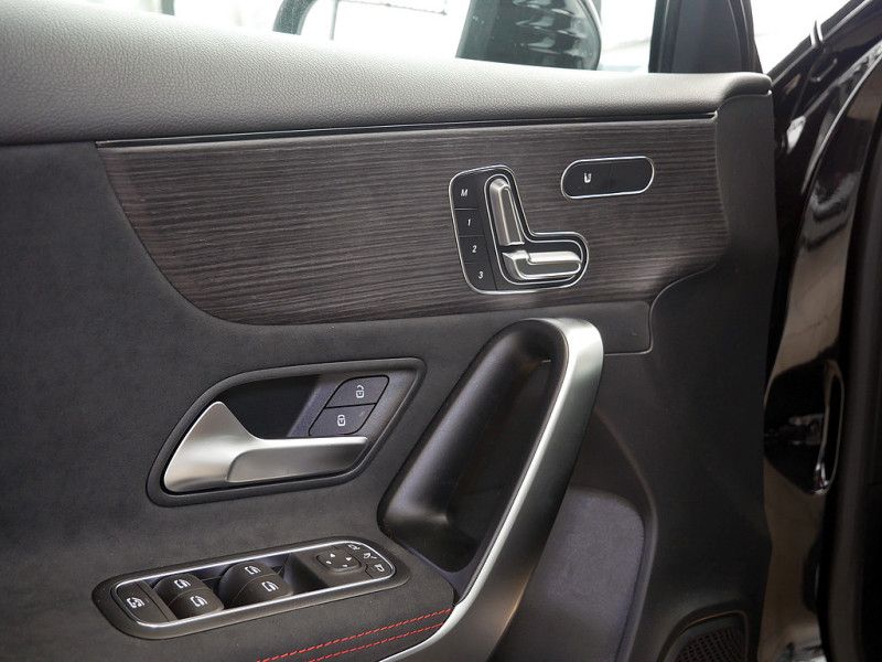 Mercedes-Benz A 200 2025