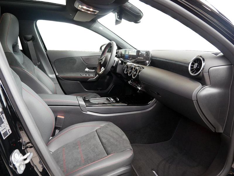 Mercedes-Benz A 200 2025
