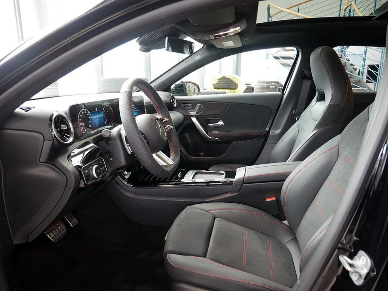 Mercedes-Benz A 200 2025