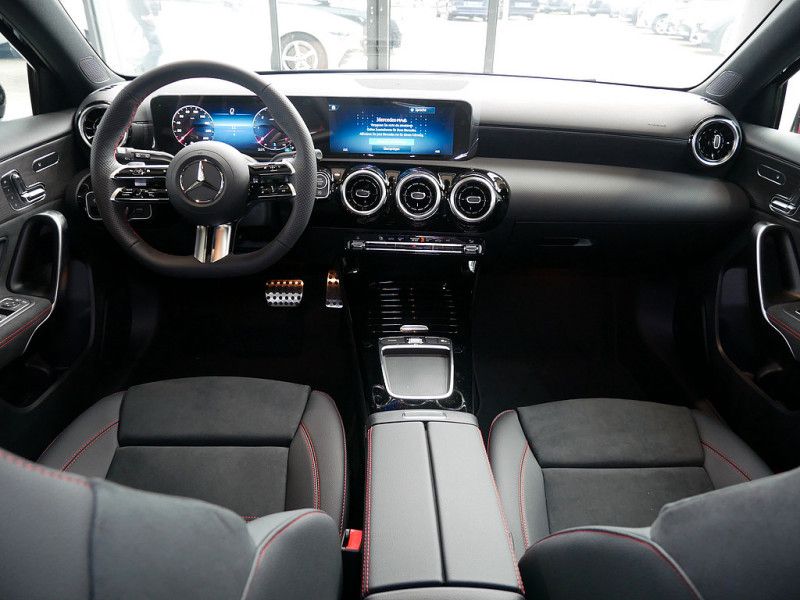 Mercedes-Benz A 200 2025