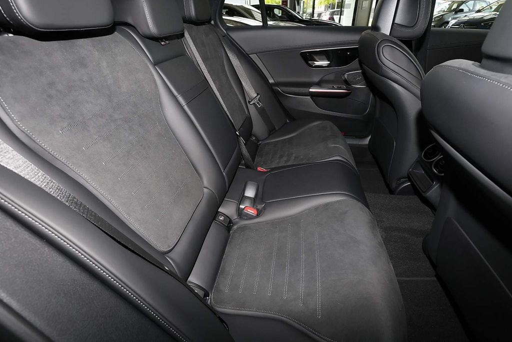 Mercedes-Benz C 200 2025