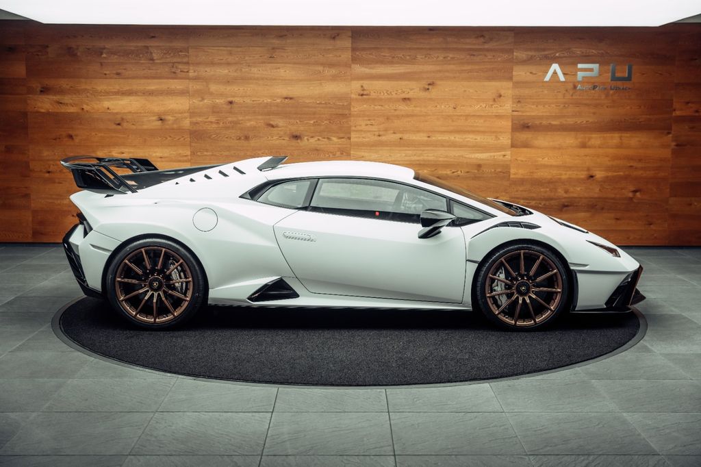 Lamborghini Huracán 2023