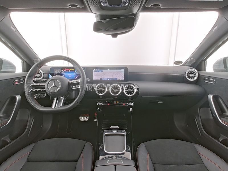 Mercedes-Benz A 220 2024