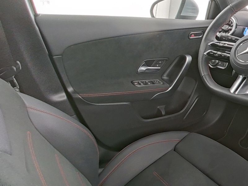 Mercedes-Benz A 220 2024