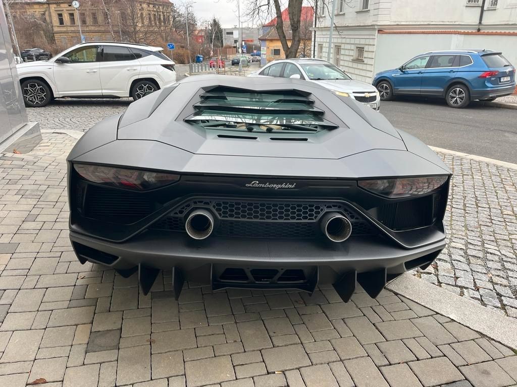 Lamborghini Aventador