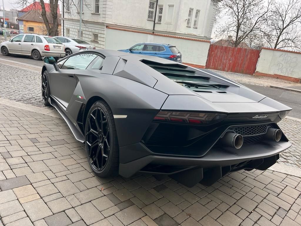 Lamborghini Aventador
