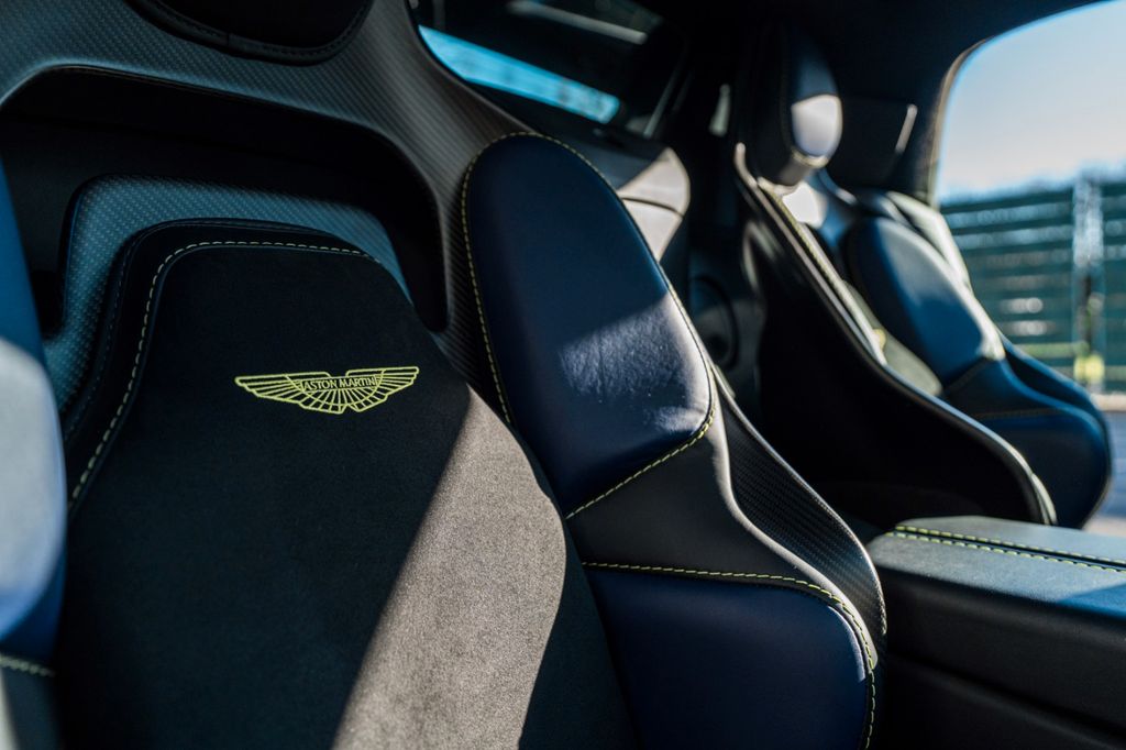 Aston Martin V12 Vantage 2023