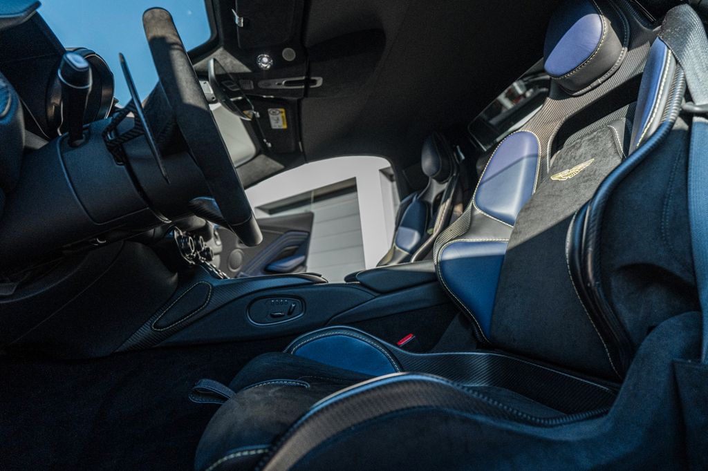 Aston Martin V12 Vantage 2023