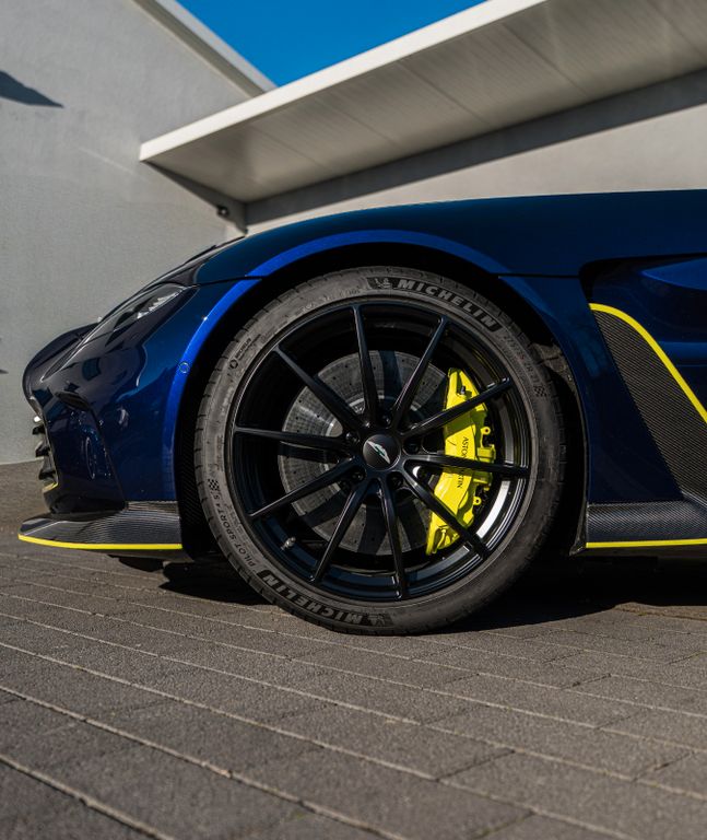 Aston Martin V12 Vantage 2023