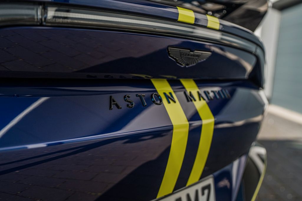 Aston Martin V12 Vantage 2023