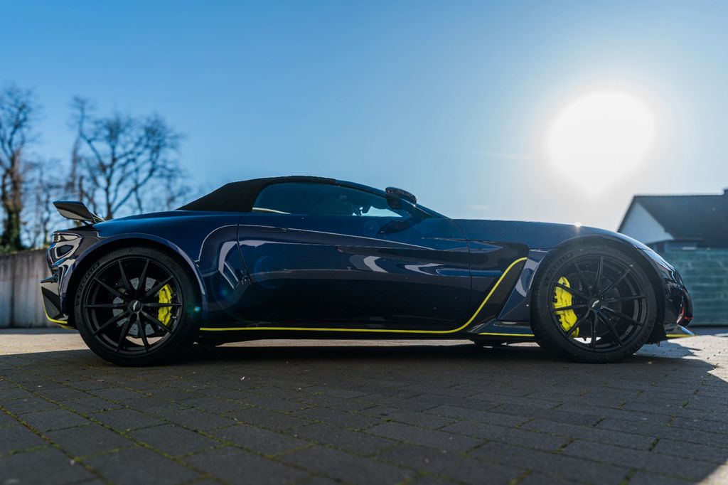 Aston Martin V12 Vantage 2023