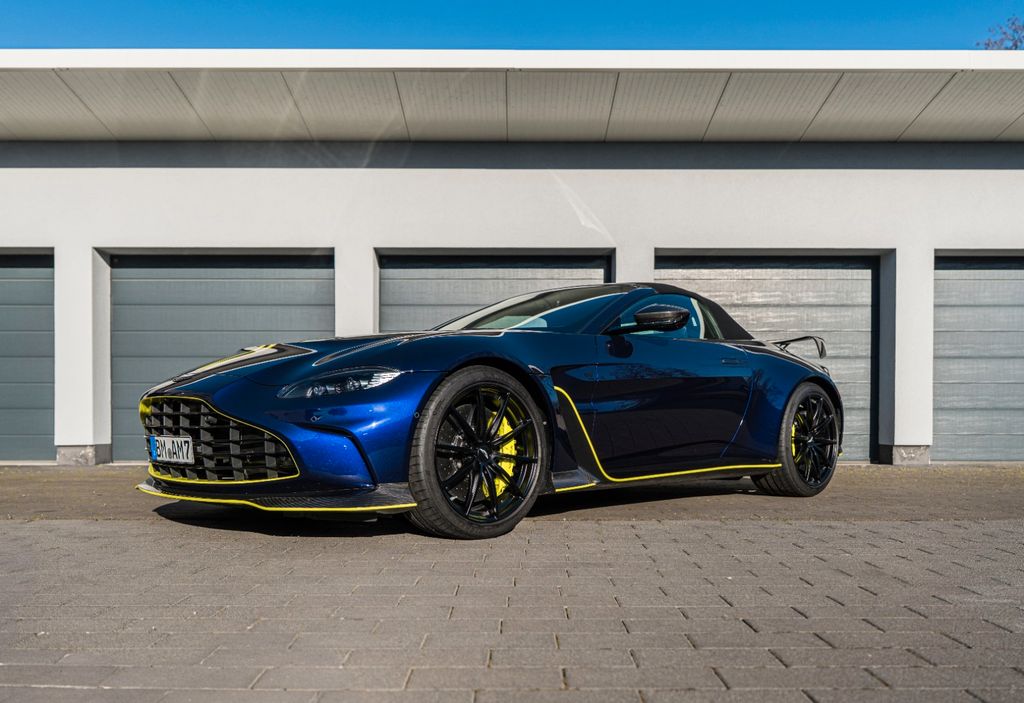 Aston Martin V12 Vantage 2023