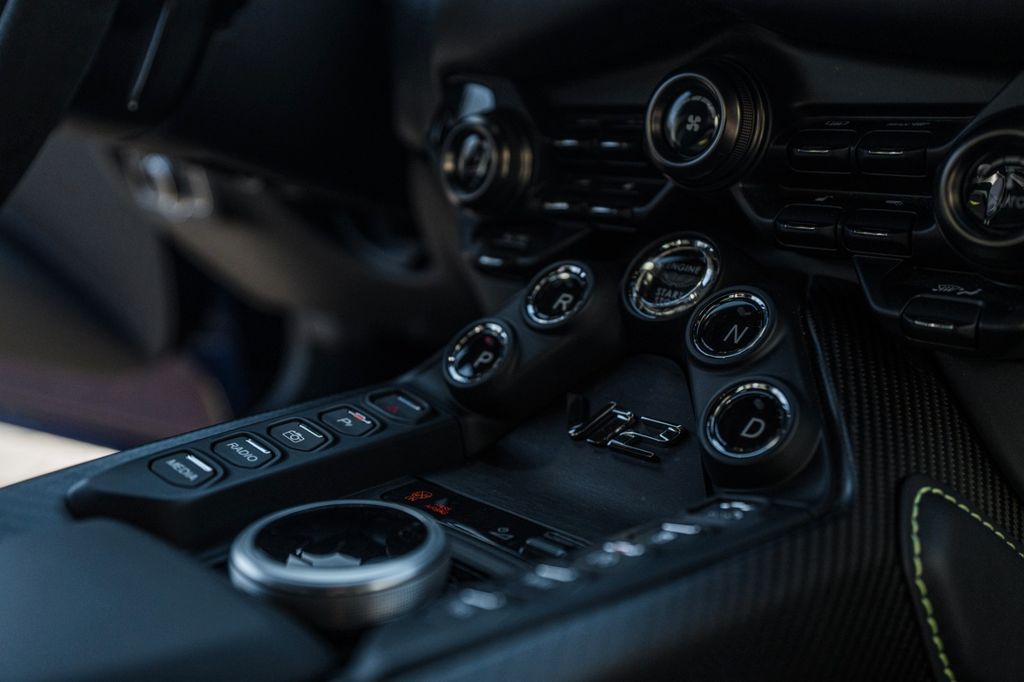 Aston Martin V12 Vantage 2023