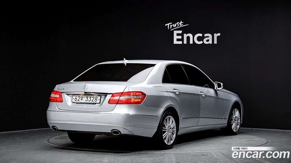 Mercedes-Benz E-Class 2011