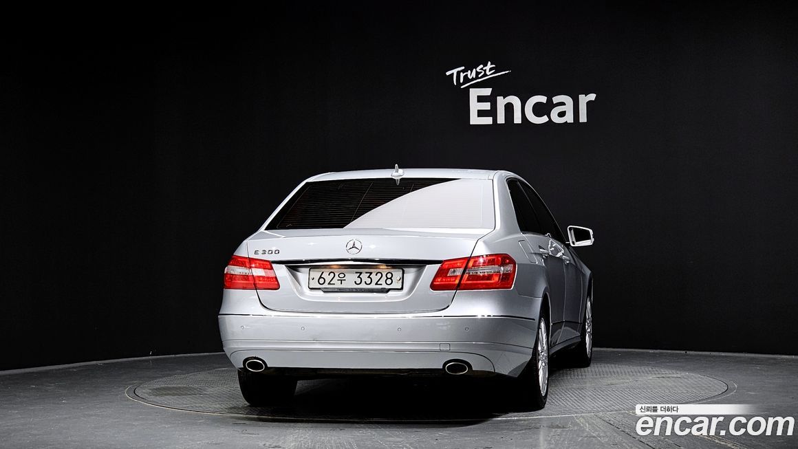 Mercedes-Benz E-Class 2011