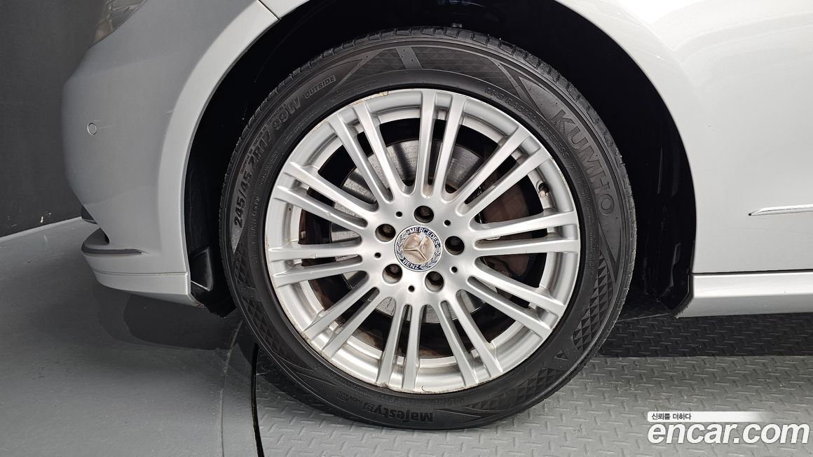 Mercedes-Benz E-Class 2011