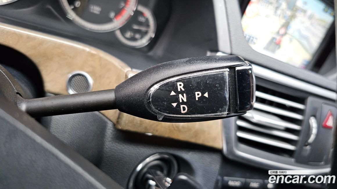 Mercedes-Benz E-Class 2011