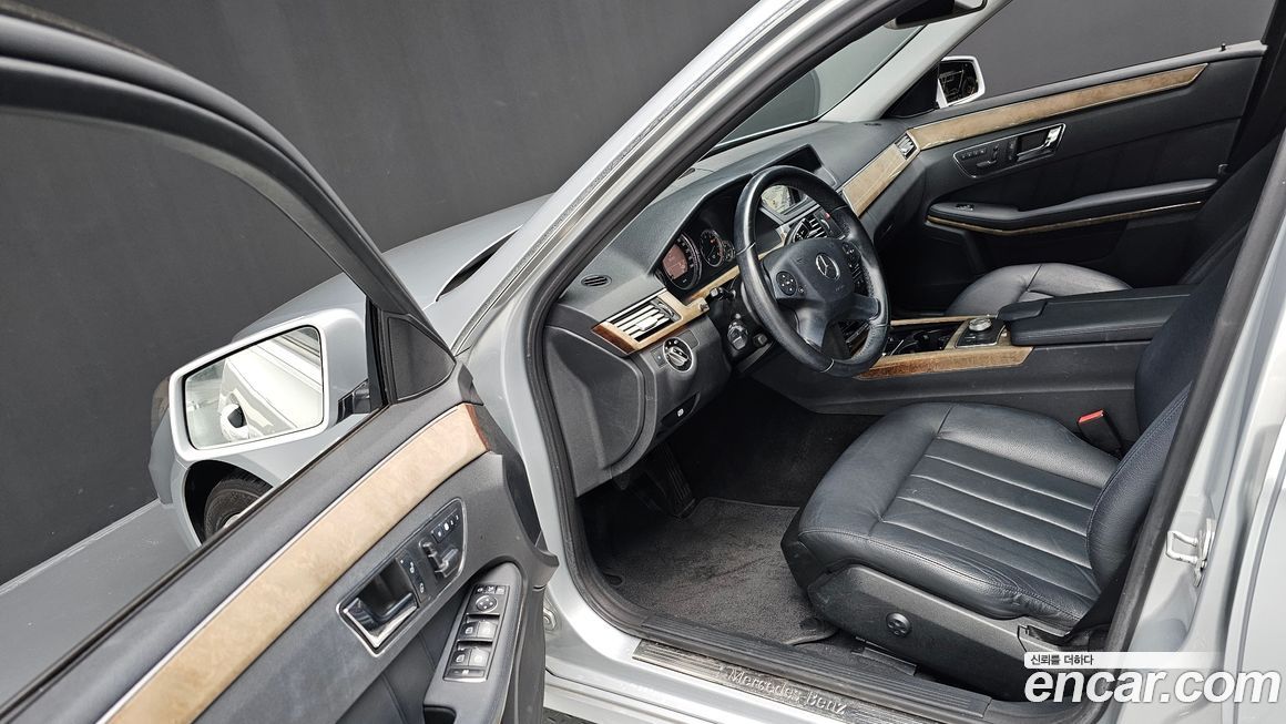 Mercedes-Benz E-Class 2011