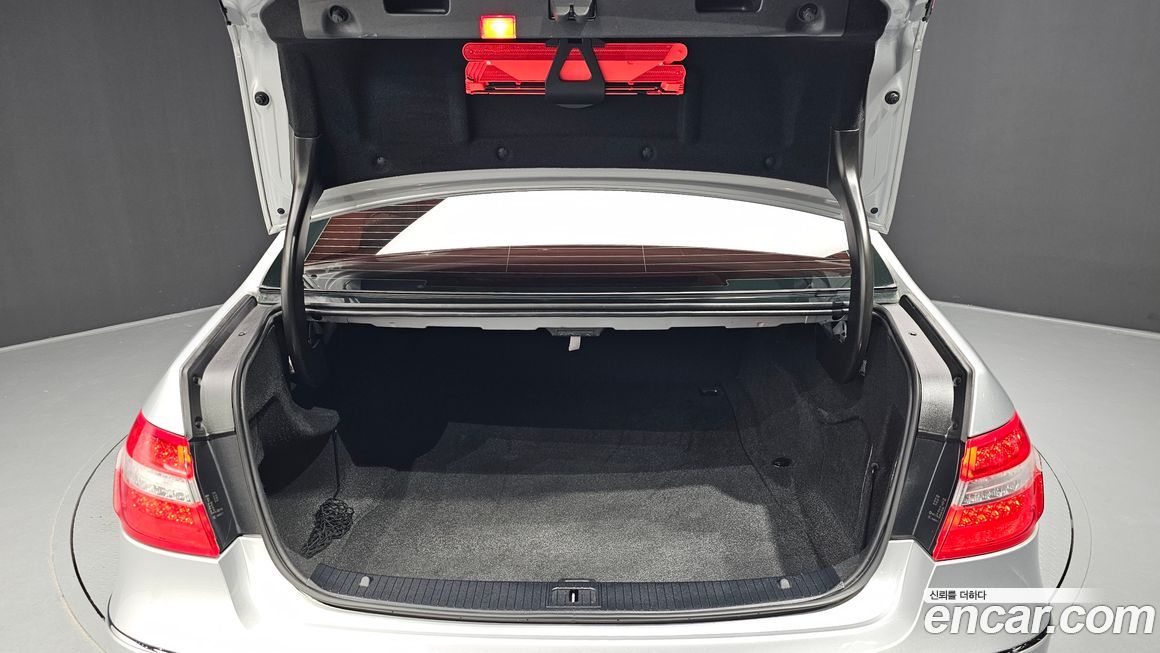 Mercedes-Benz E-Class 2011