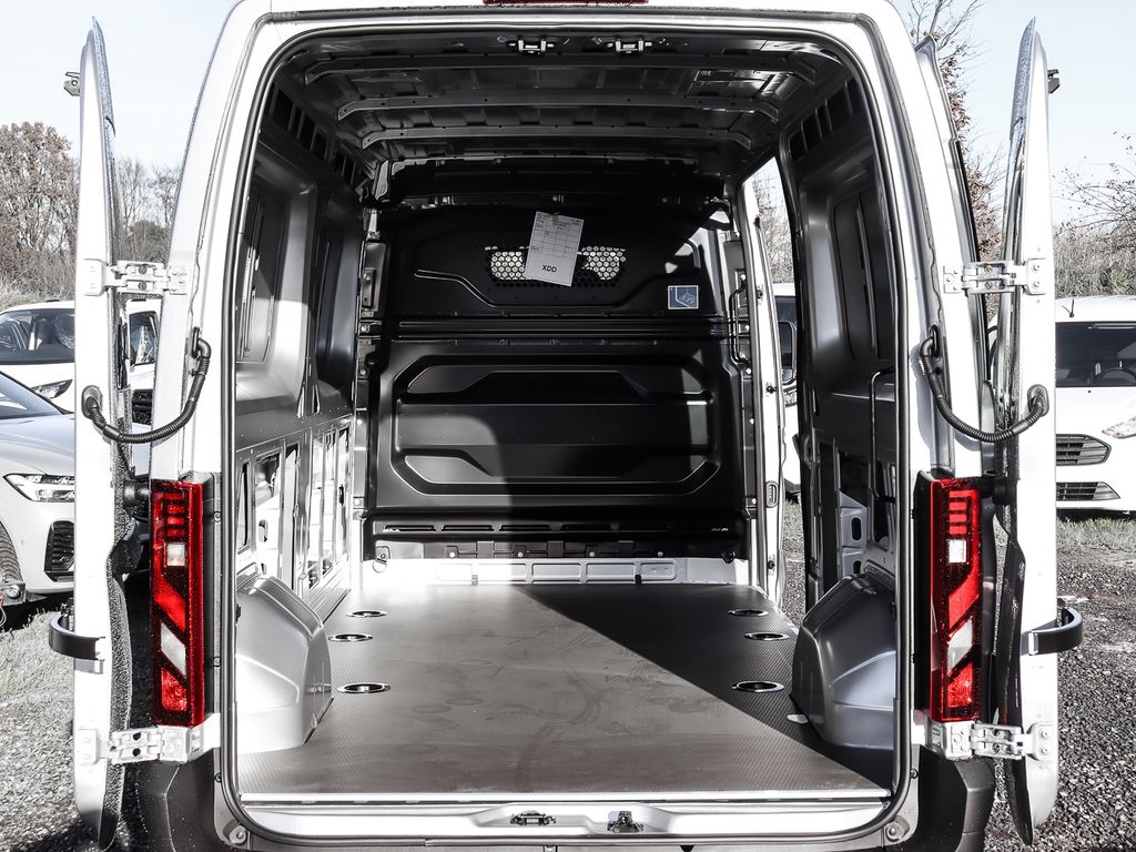 Nissan Interstar 2025