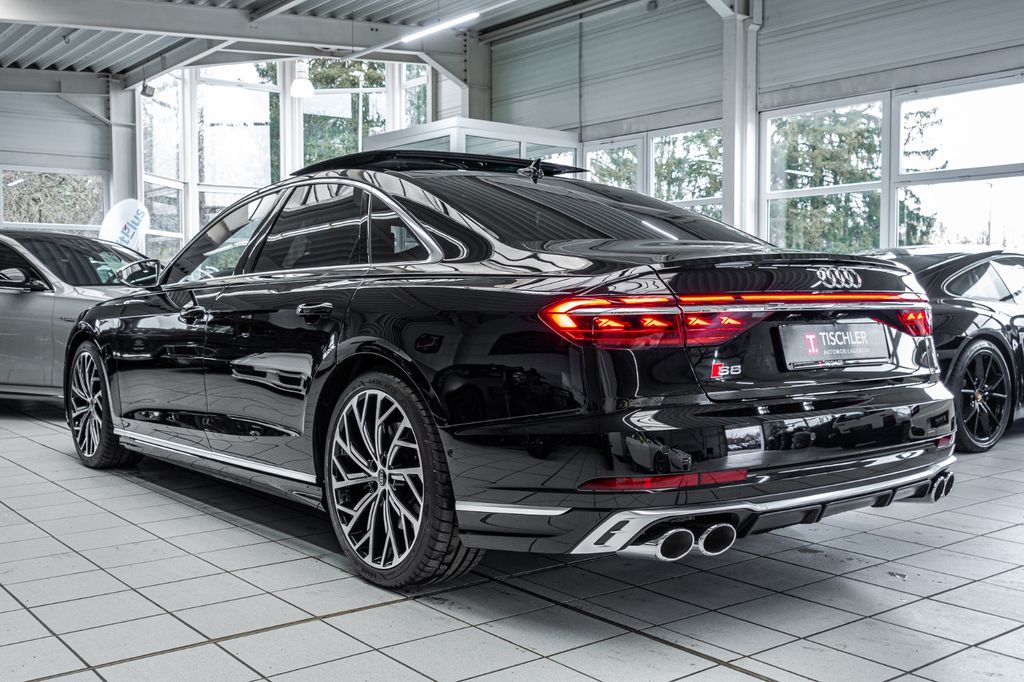 Audi S8 2024