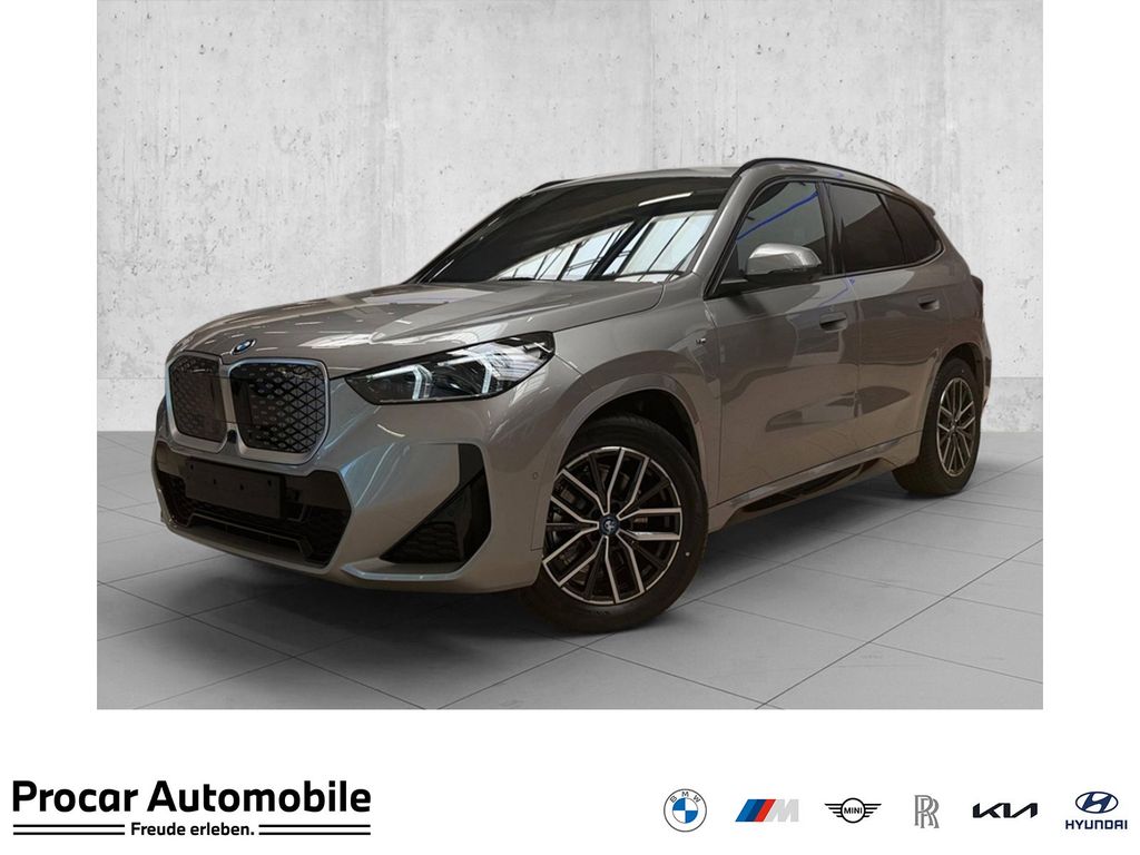 BMW iX1