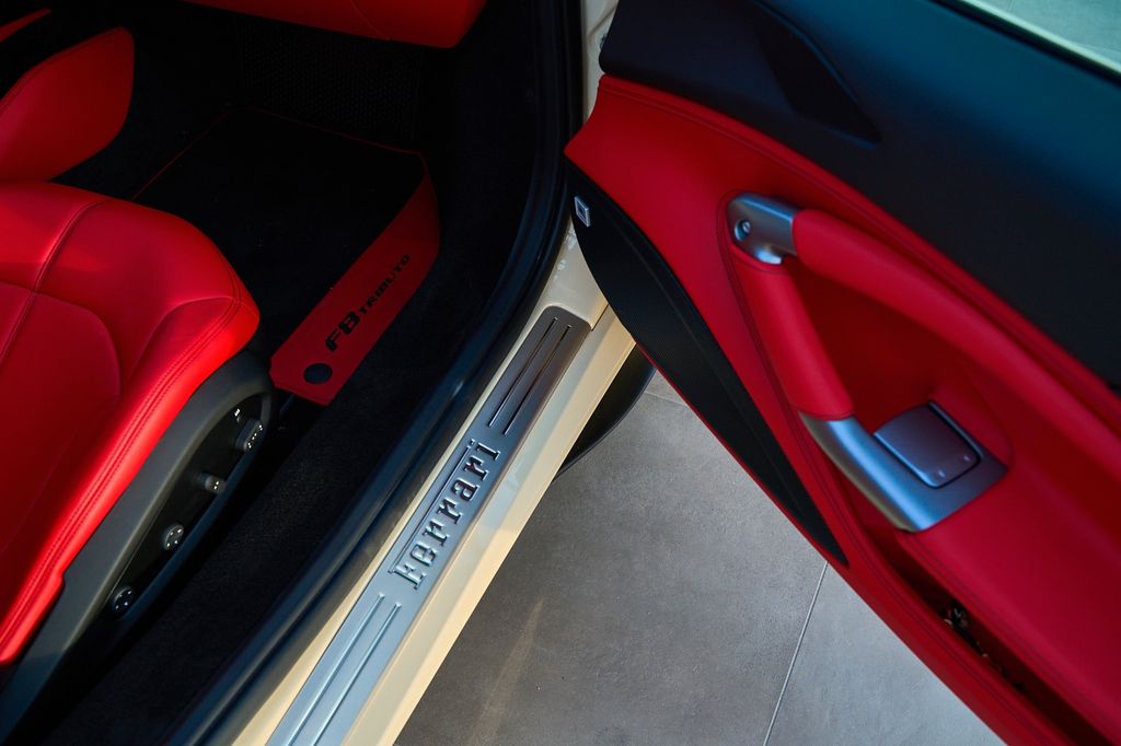 Ferrari F8 2021