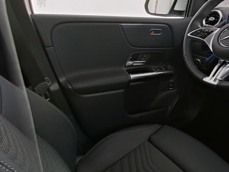 Mercedes-Benz B 180 2024