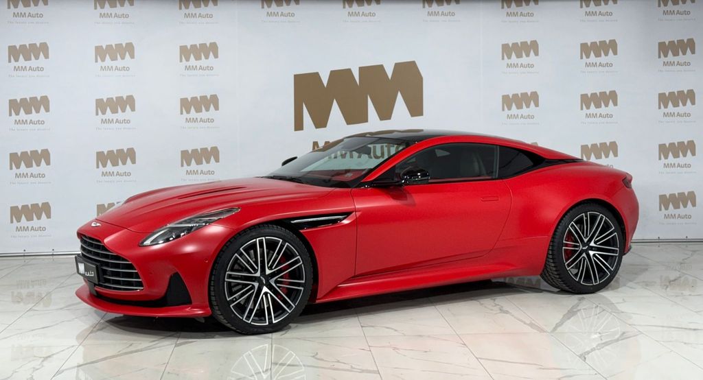 Aston Martin DB12 2024