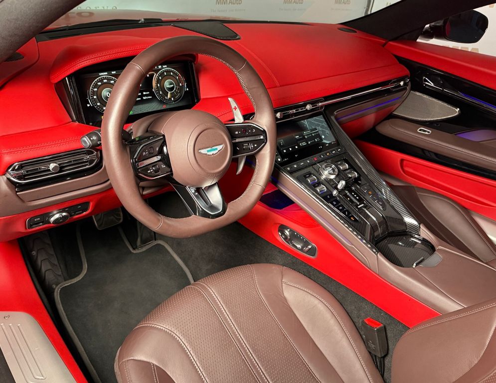 Aston Martin DB12 2024