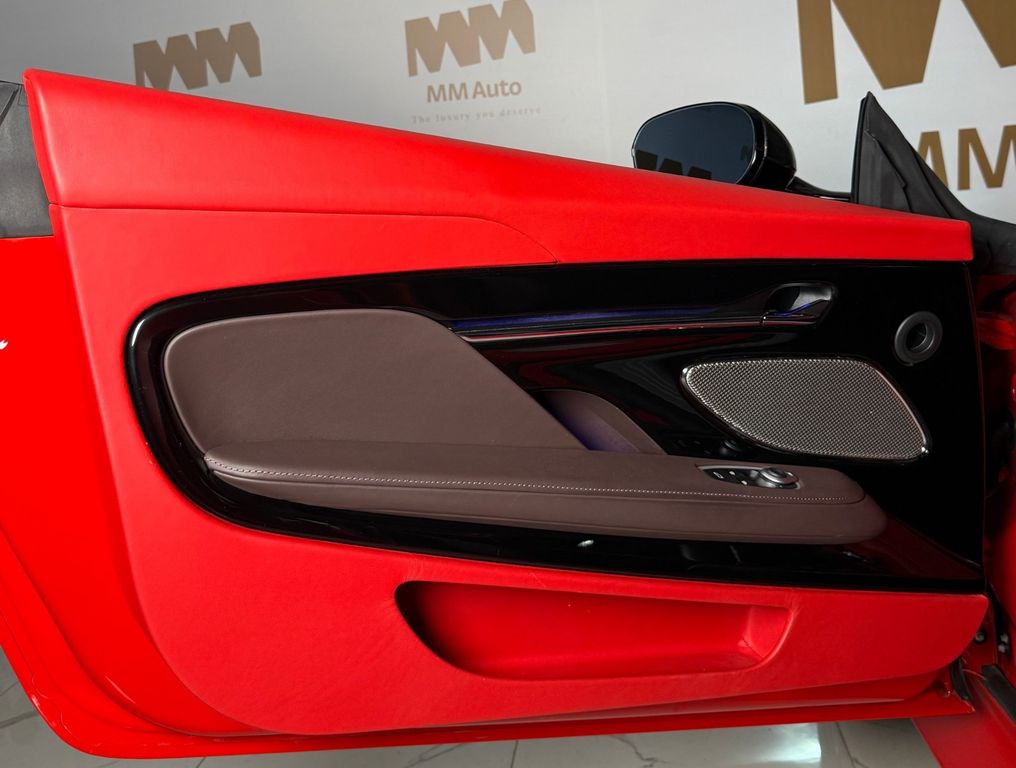 Aston Martin DB12 2024