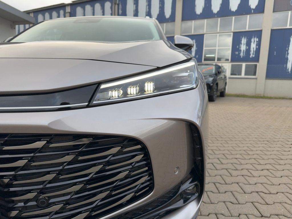 MG HS 2025