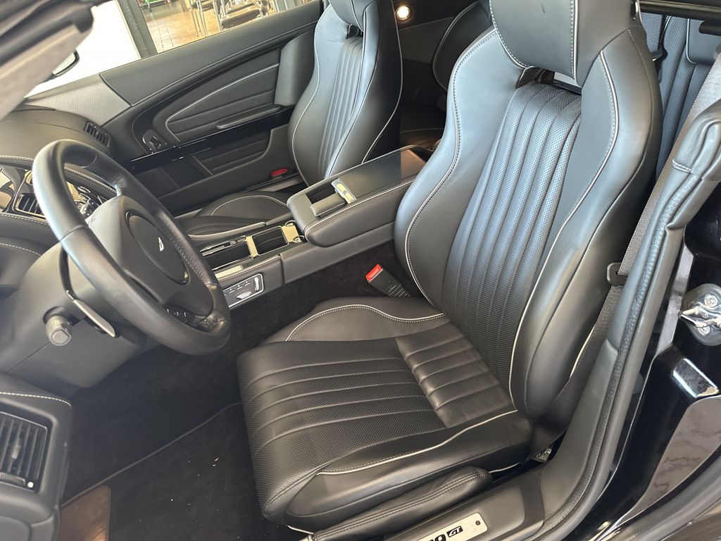 Aston Martin DB9 2016