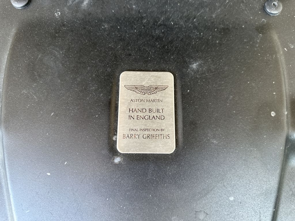 Aston Martin DB9 2016